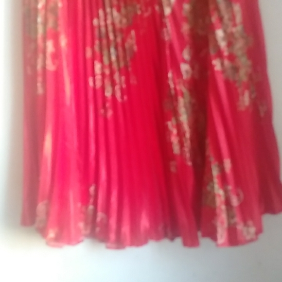 Red pleated long elastic waist skirt - Picture 8 of 8